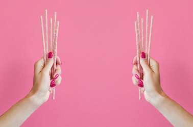 Paille rose pastel pour décoration de table