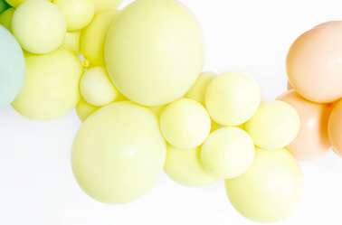 Ballons anniversaire jaune clair pastel