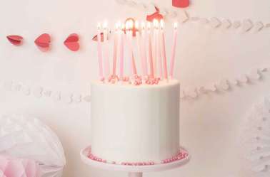 Bougies rose et gâteau