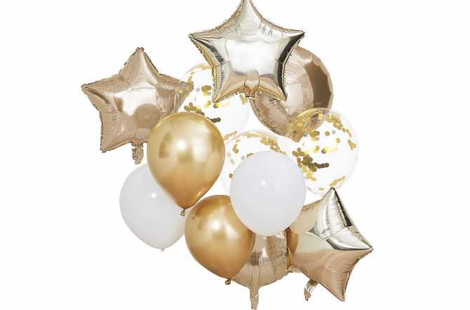 Réaliser une grappe de ballons doré et blanc pour anniversaire et fête