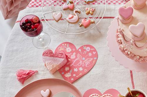 Decoration de table serviettes en forme de coeurs Love