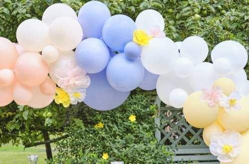 Arche de ballons pastel avec fleurs
