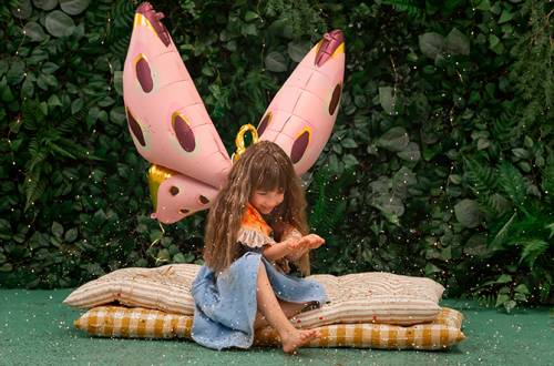 Un ballon papillon gonflable a l'helium ou a l'air pour un anniversaire fée