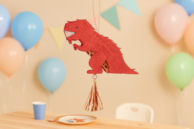 pinata rouge accrochée