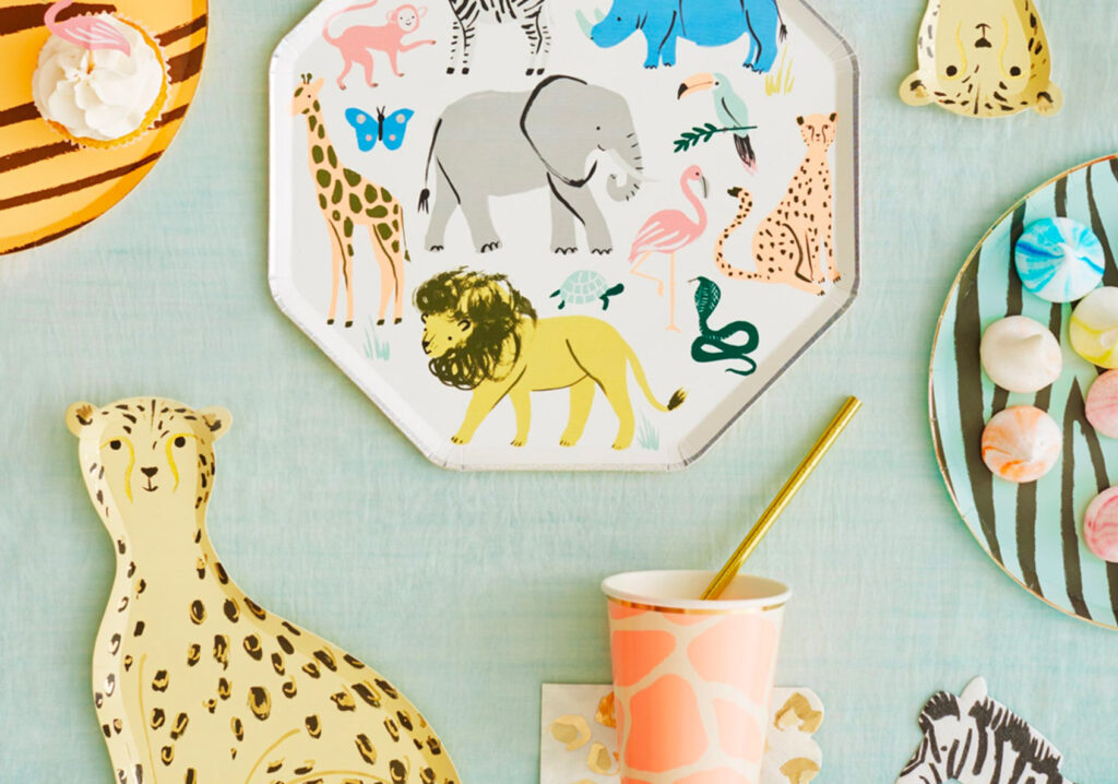 Une ambiance sauvage en optant pour une table décorée sur le thème de la jungle