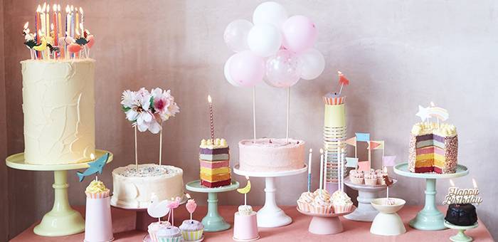 La bougie d'anniversaire comme décoration de gâteau